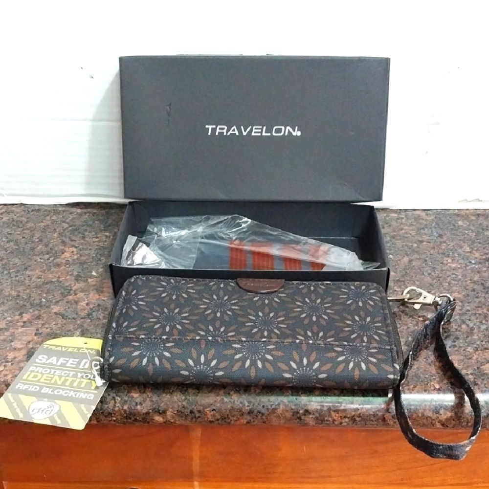 Travelon Black and Gray Floral Wristlet